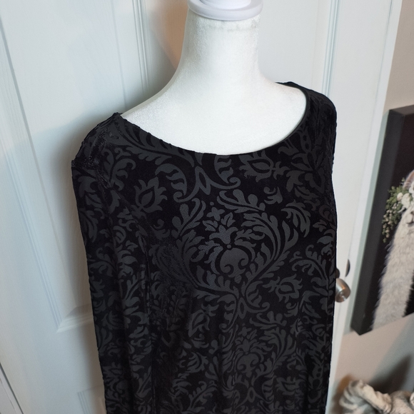 BEIGE BY ECI Black Textured Velvet Bell Sleeve Shift Midi Dress sz Large Goth - Picture 3 of 10